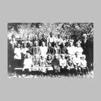 035-0040 Schueler der Schule Gundau mit Lehrer Rutz um 1926.jpg